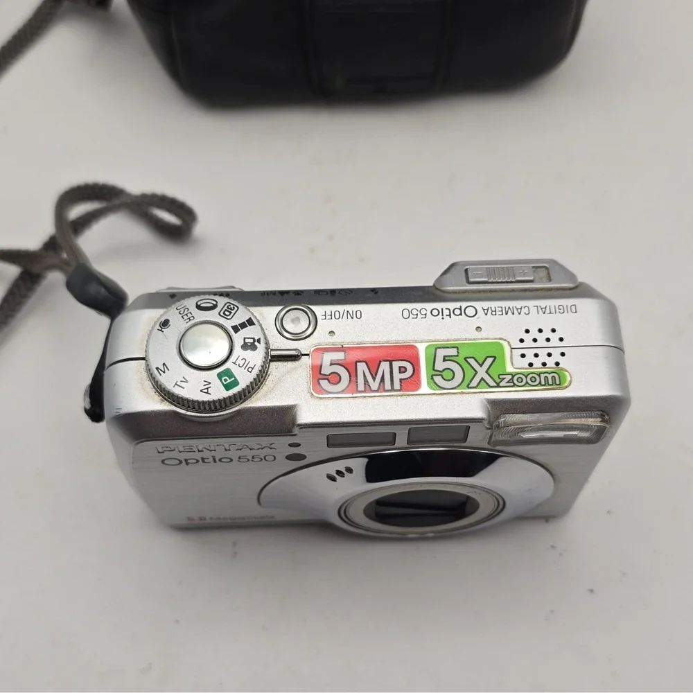 PENTAX Optio 550 5.0MP Compact Digital Camera 5x Zoom Silver w/ Case UNTESTED